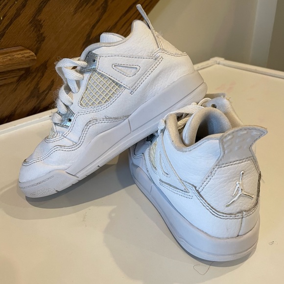 Air Jordan 4 Retro - size 12c - Picture 3 of 3